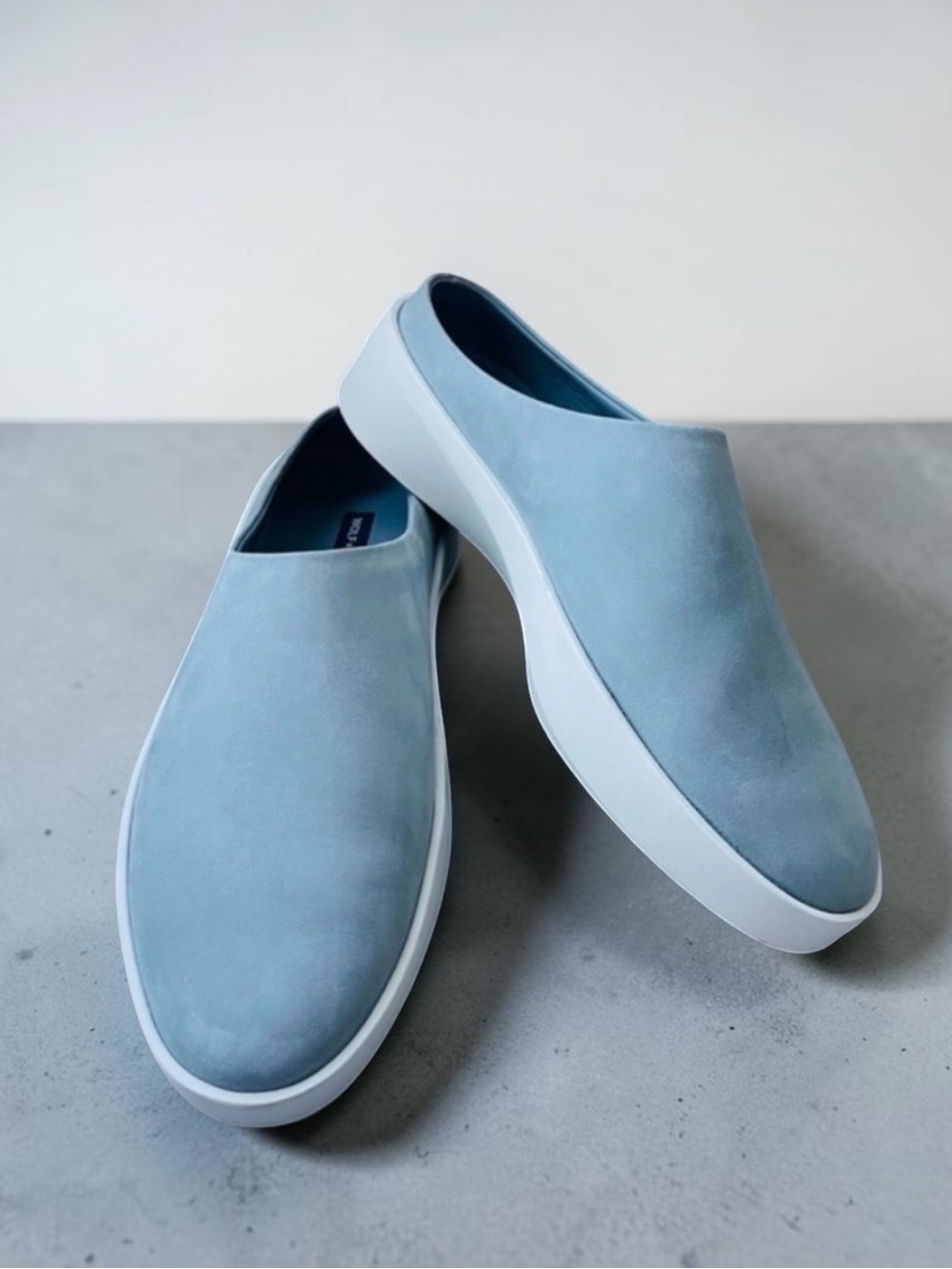 WOLF AND SHEPHERD CRUISE MULE